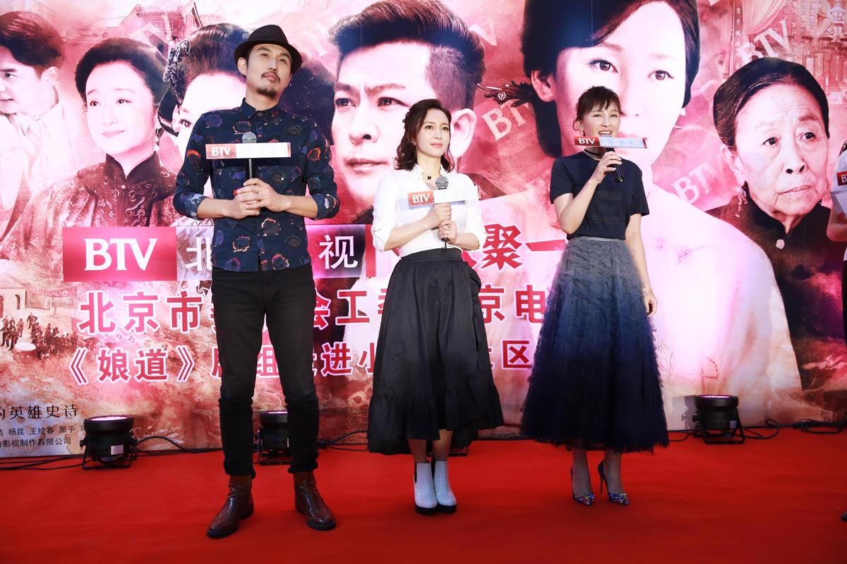 回顾演员胡小庭母亲瘫痪父亲截肢双亲离世后丈夫将她宠成宝