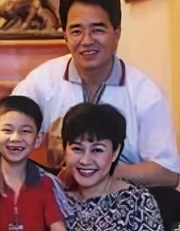 回顾鞠萍离婚后独自带娃二婚嫁给普通人杨硕如今幸福吗
