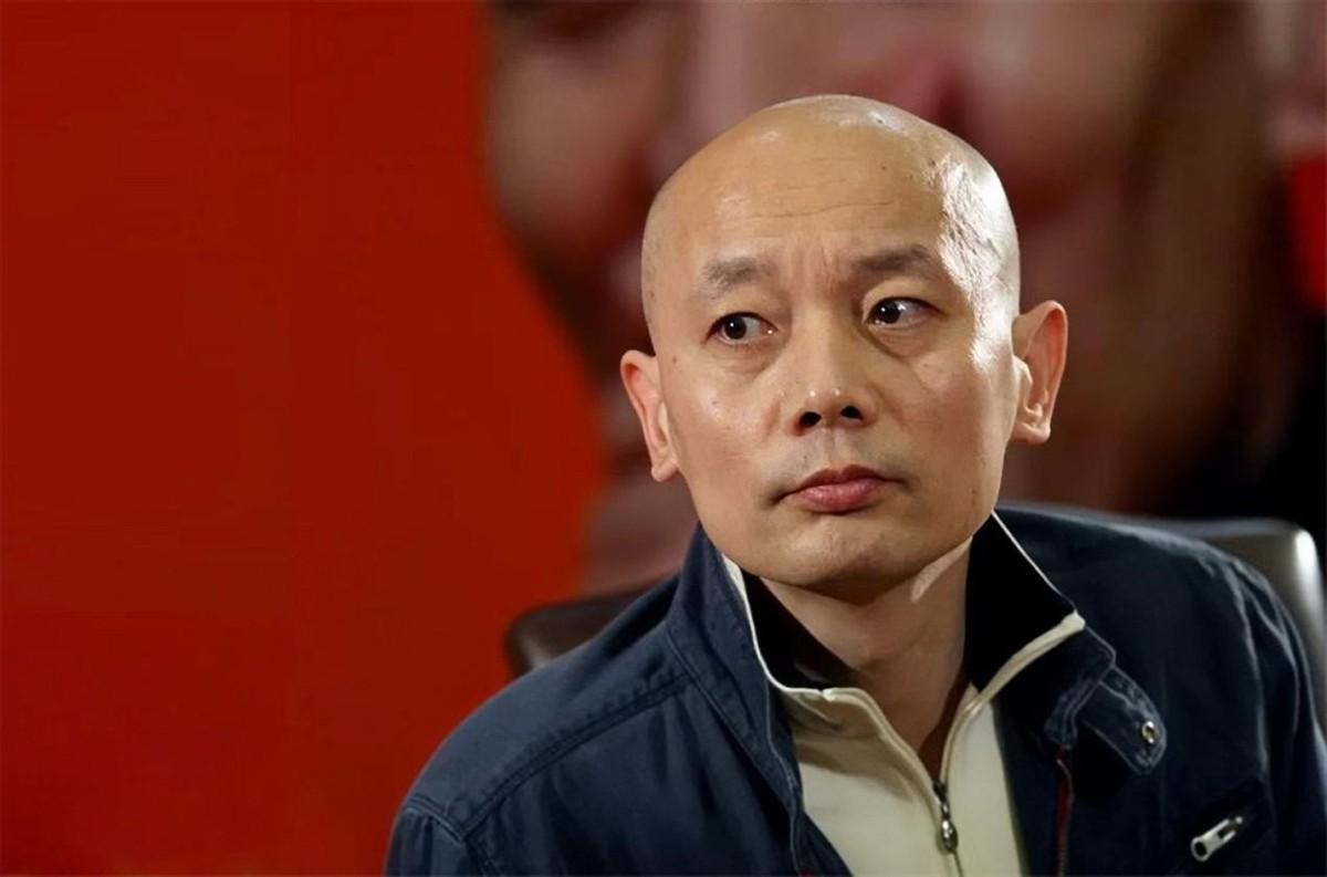 怕他想不开,第二天,本来经济条件也很有限的葛优"收留"了无家可归的