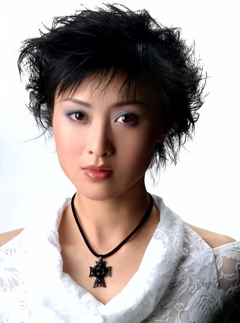 回顾白珊父亲是白诚仁13岁出道靠苦情戏成名今幸福美满