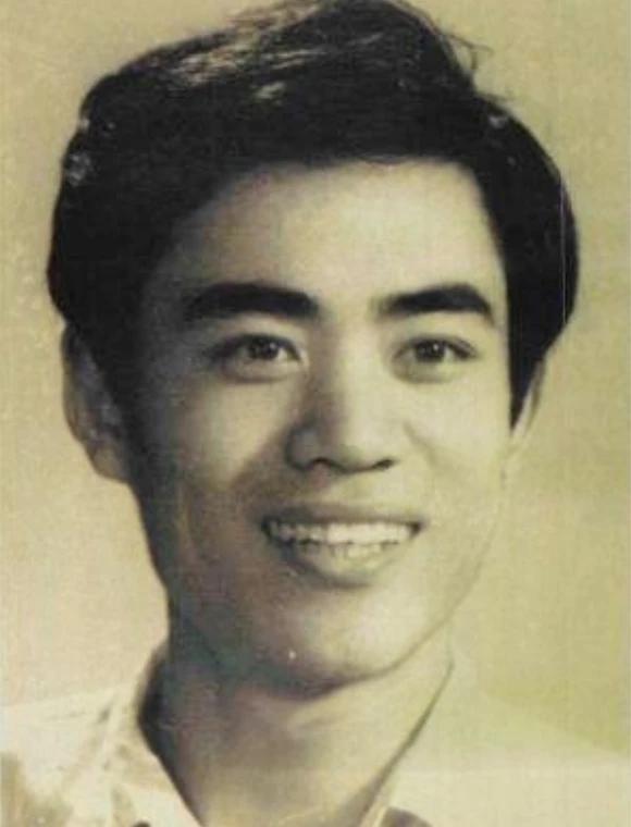 回顾国家一级演员陈宝国因一句话惹麻烦如今怎么样了