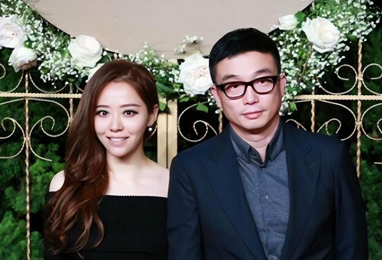 回顾张靓颖与冯轲相爱15年被骗走6亿身家离婚后二人天差地别