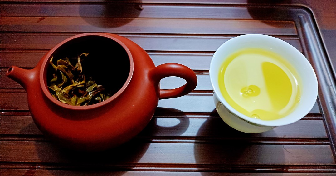 茶圈群魔乱舞大师一口喝出茶汤中有36亿个茶分子