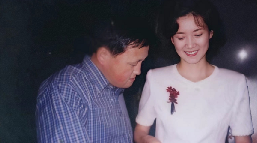 回顾主持人李修平有过一次婚姻42岁再婚也幸福59岁没孩子