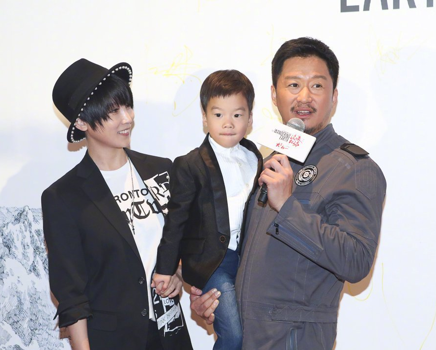 回顾演员吴京:14岁下肢瘫痪,17岁成全国冠军,风光背后有心酸