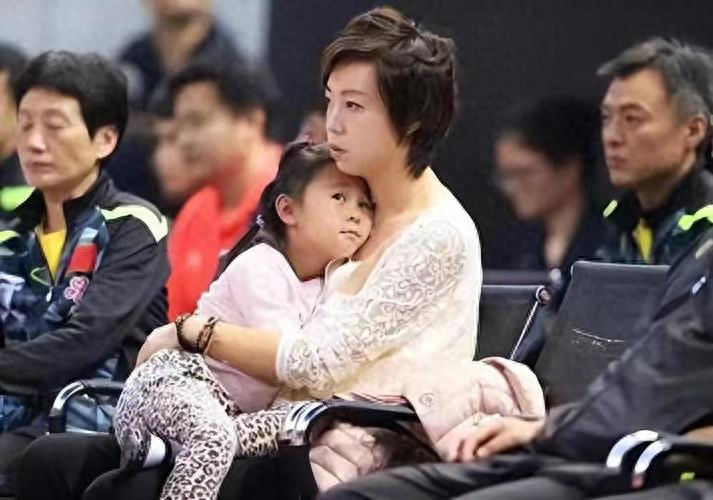 回顾大魔王张怡宁获双圈大满贯退役后嫁给相差20岁的富豪