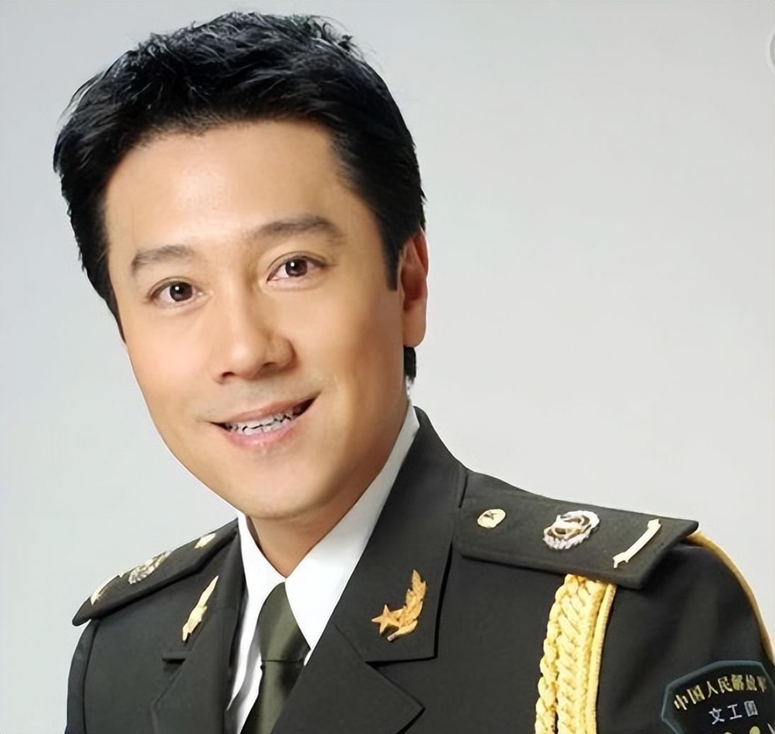 回顾蔡国庆两次情断异国恋后娶富婆为妻如今儿子成他的骄傲