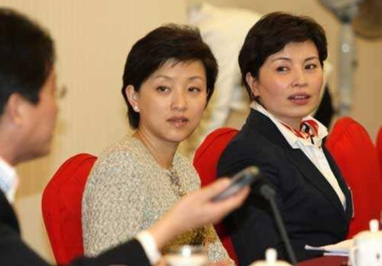 回顾主持人李瑞英26岁结婚工作28年零失误对儿子有愧疚有欣慰