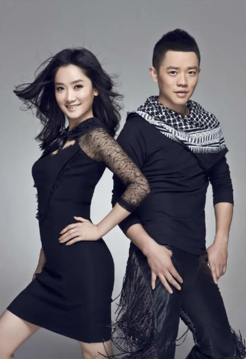 回顾曾毅玲花人气悬殊巨大为何还能坚持55分账24年