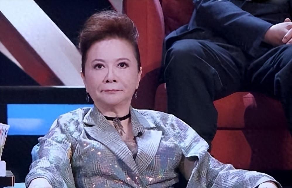 回顾著名演员蔡明从国民笑星到争议不断如今她怎样了