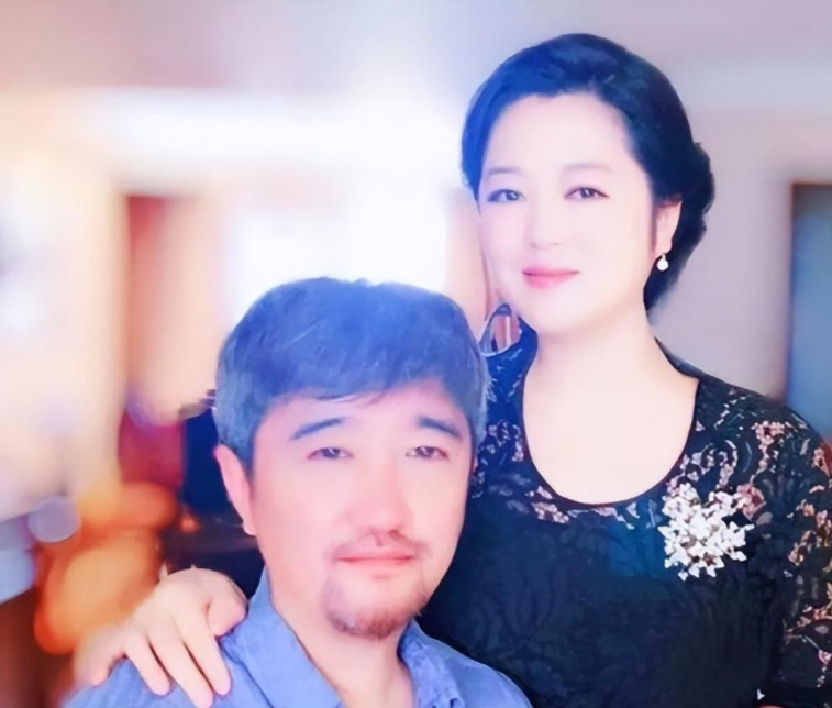 王茜华第二任丈夫照片图片