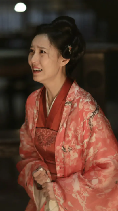 回顾演员高露低调嫁圈外丈夫生一儿一女40岁越活越有少女感