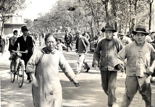 因为他是家里最小的孩子,所以父母总是对他十分溺爱,因此党成喜在很小