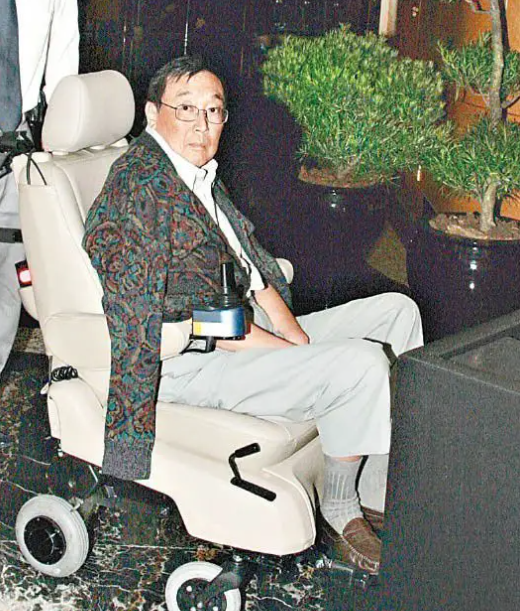 回顾女船王赵式明继承百亿家产嫁小15岁男友后连生2胎