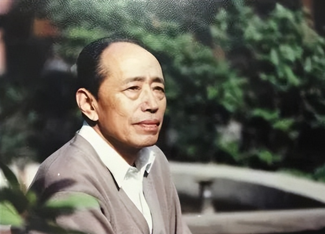 回顾著名表演艺术家朱旭今生愧对儿子终于在天堂里与妻子相会