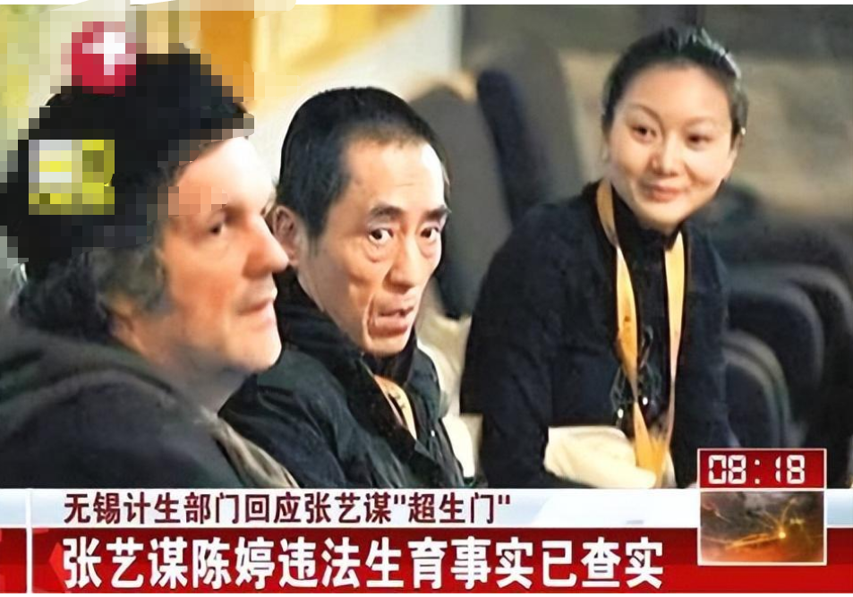 回顾张艺谋一代国师跌落神坛晚节不保文艺人设竟然是伪装