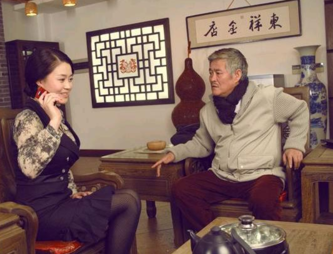 回顾演员关婷娜被赵本山捧红后绯闻缠身40岁单身成父母心病