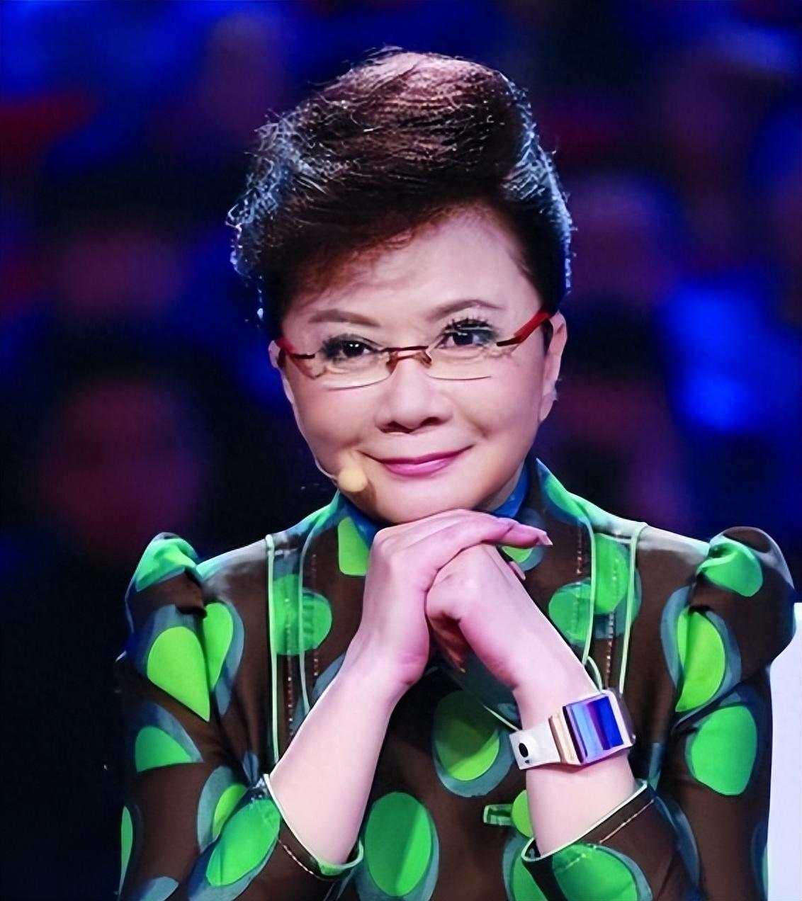 回顾著名演员蔡明从国民笑星到争议不断如今她怎样了