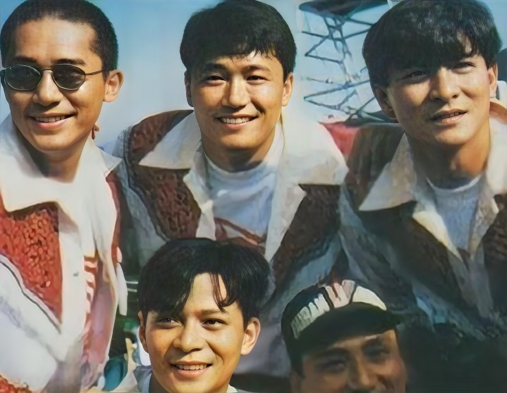 期间,刘德华跟好友陈百祥透露,自己要改行发展了.