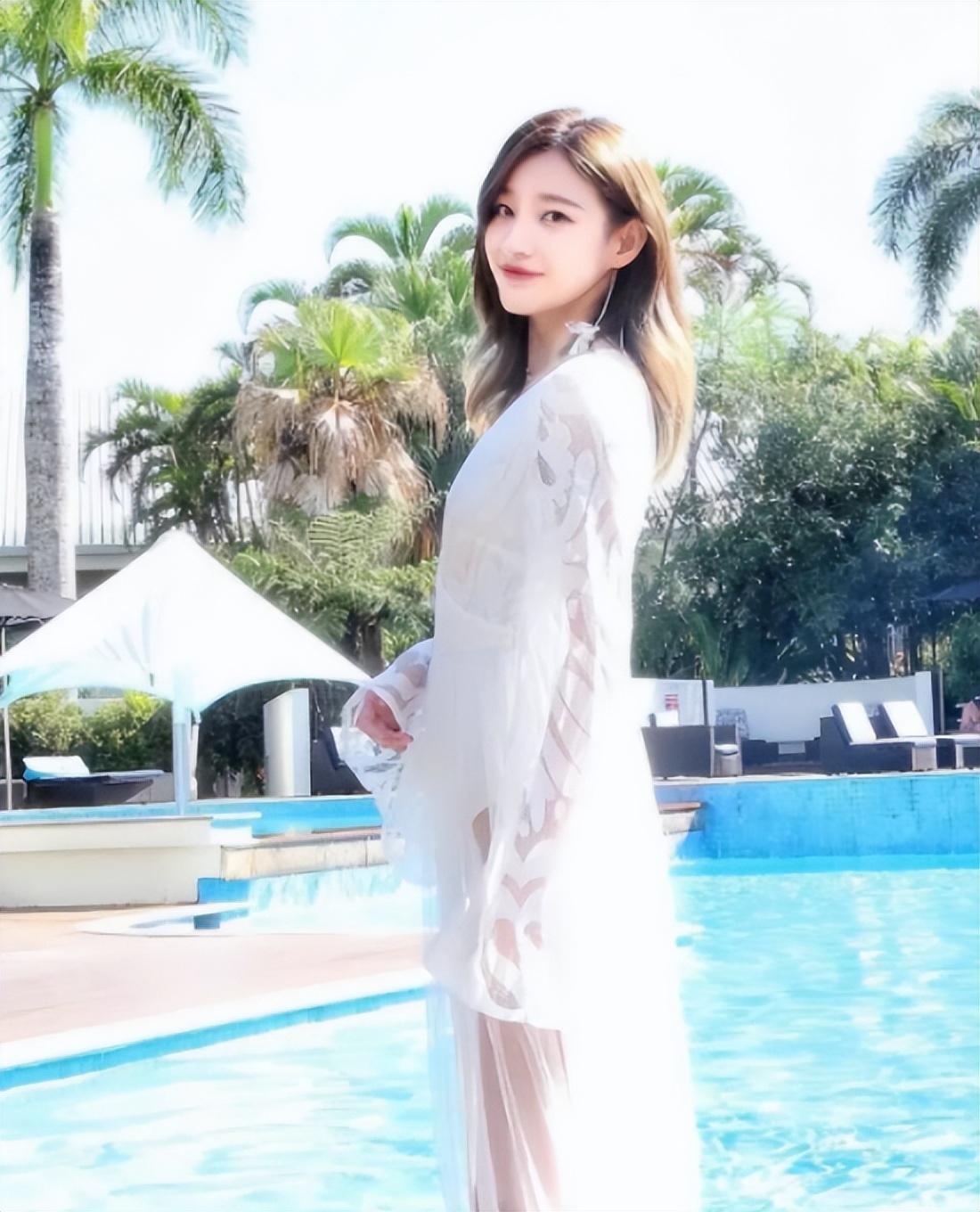 回顾主持人马凡舒18岁参加选美入行7年主持春晚今怎么样了