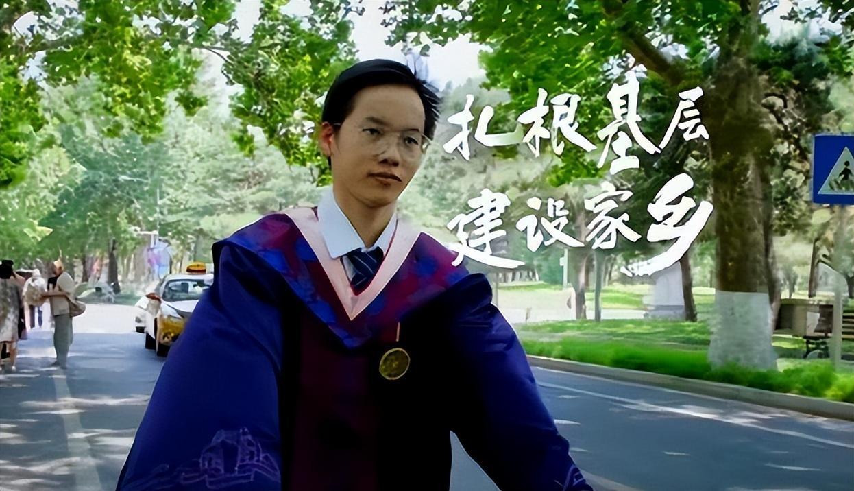 回顾"搬砖小伙"林万东:高考713分,被嘲考上清华也没用,现在咋样