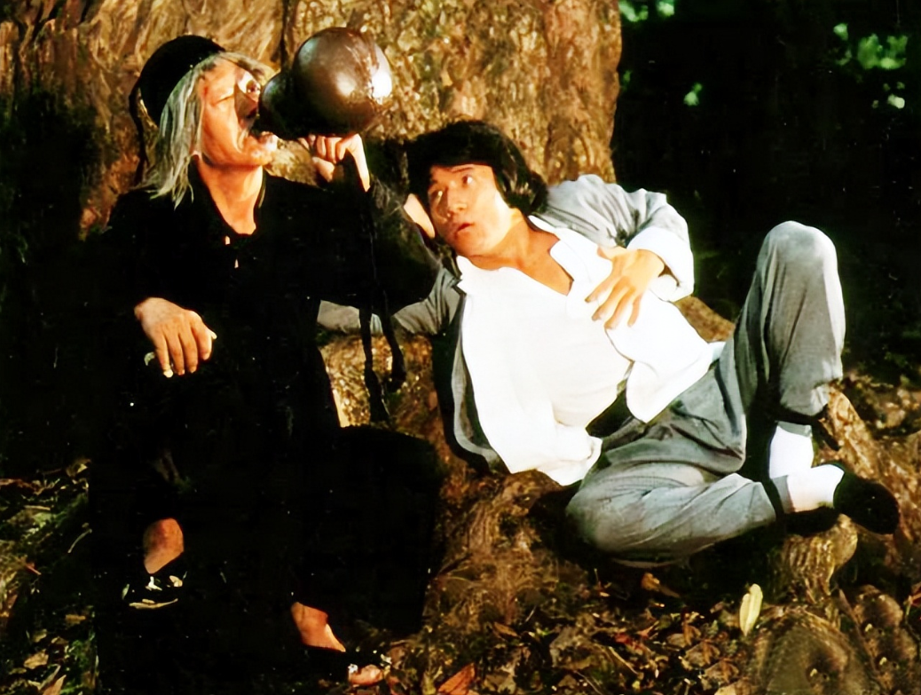 回顾女星林凤娇当红时息影下嫁成龙结婚40年烦恼多于幸福