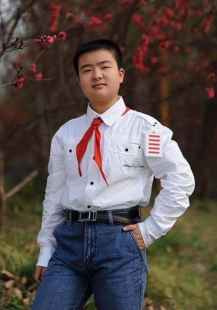 五道杠小学生曾因一脸官相而走红如今状态却令人惋惜