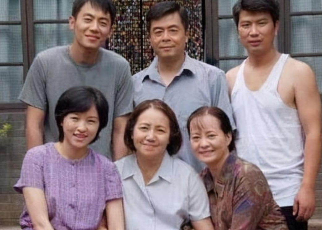 回顾李野萍与圈外丈夫恩爱几十年生一女成名后给父亲找老伴