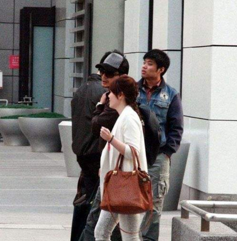 段奕宏还专门买了花培的书一点点看,最后用于实践.恋爱7年,结婚11年.