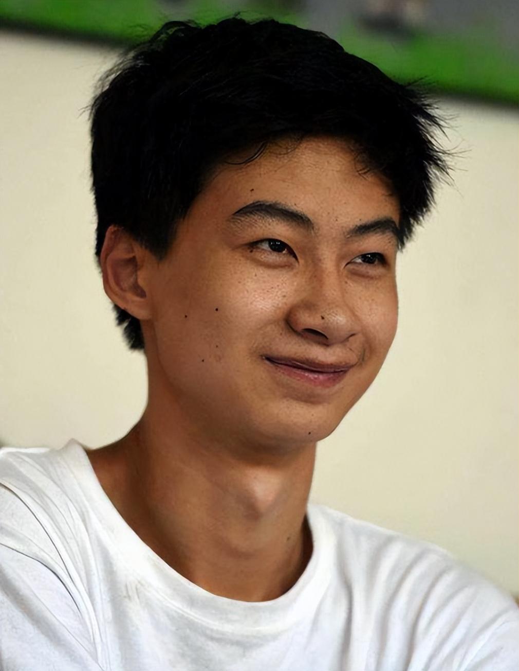 回顾靠捡破烂为生高考744分让清华校长跑家里的庞众望今怎样