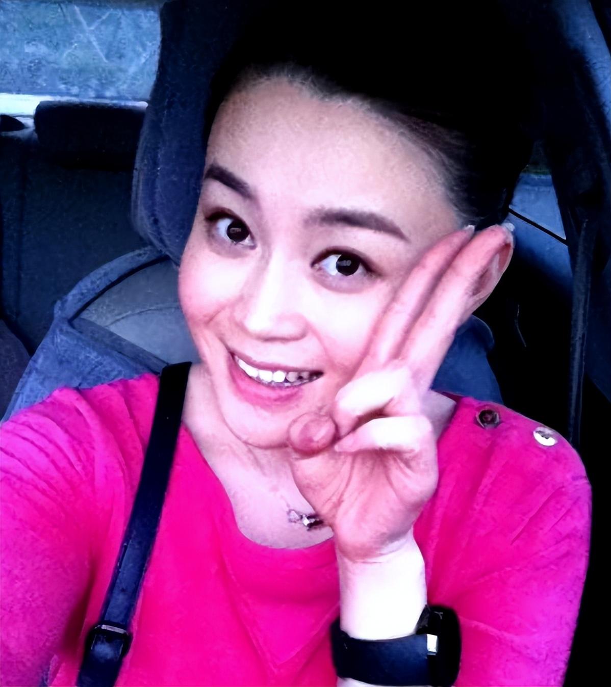 演员关婷娜被赵本山捧红后绯闻不断如今40岁单身成父母心病