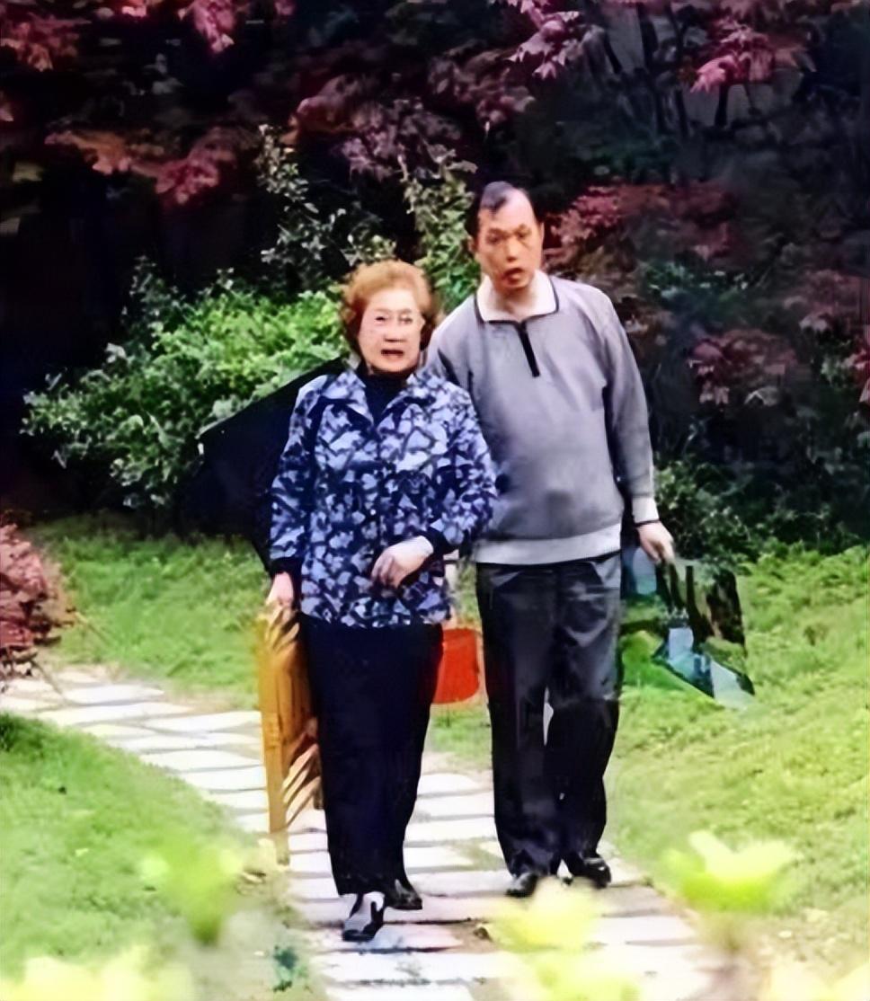 回顾演员秦怡一代人的女神命运曲折离奇100岁终能安享晚年