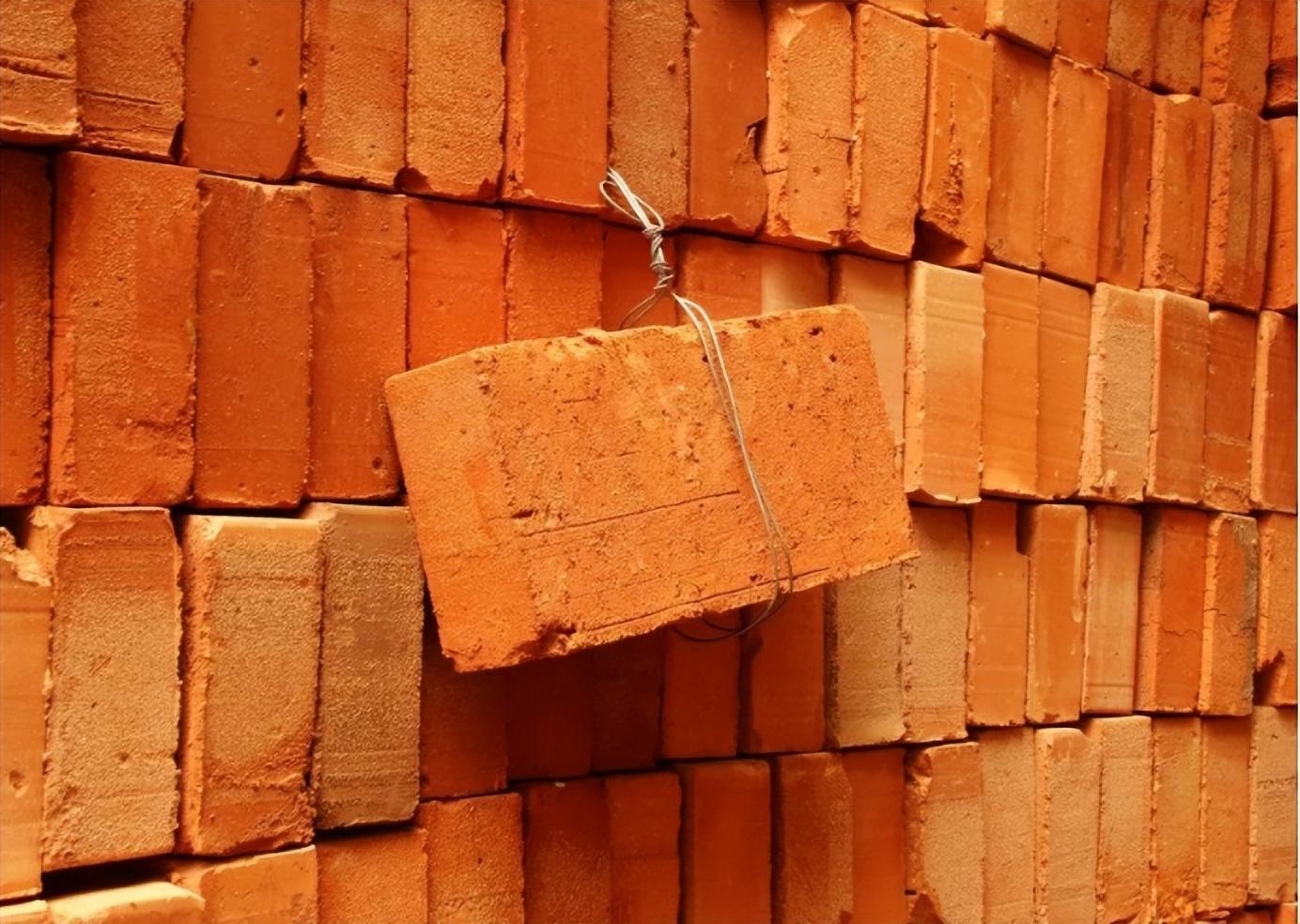 回顾为何我国禁止使用红砖盖房看看它的危害你就明白了