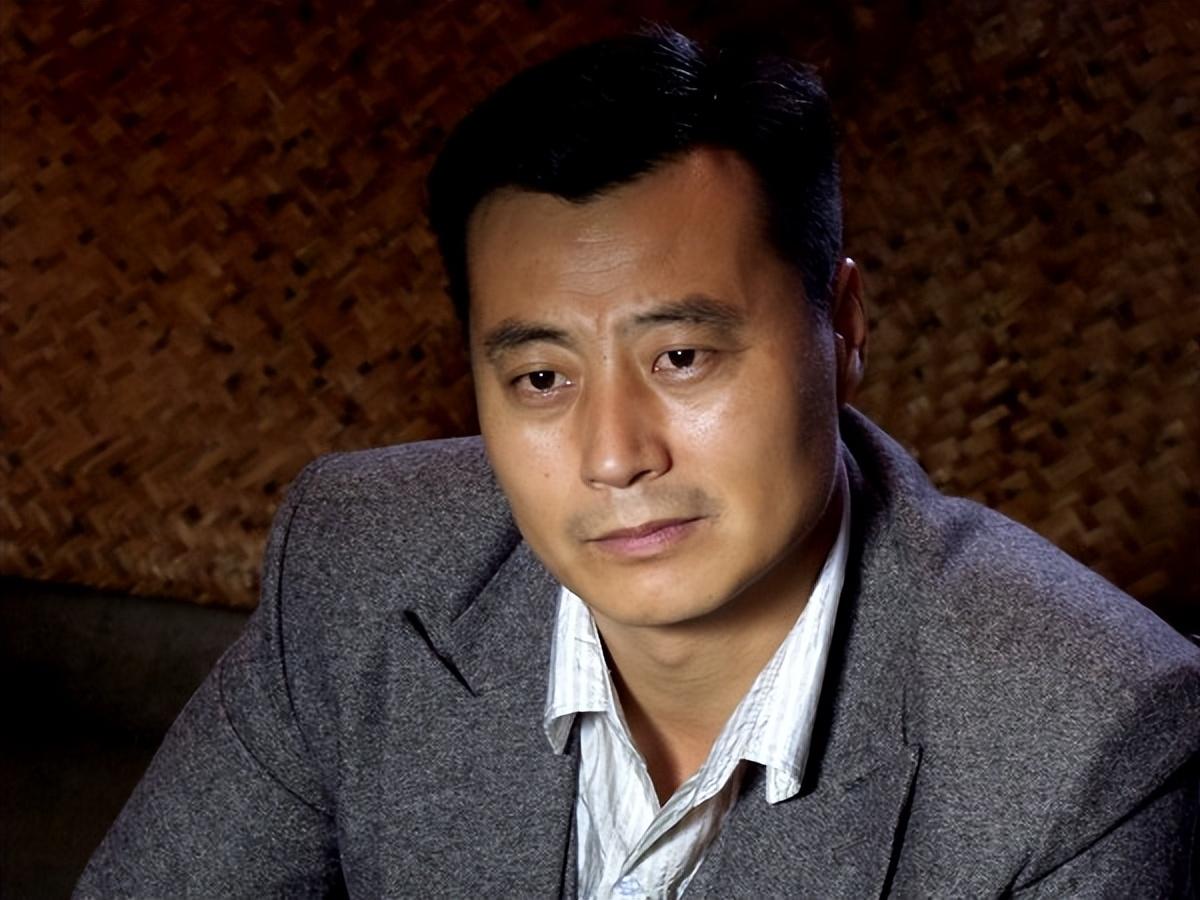 回顾任程伟娶黄蕾到地下室共患难7年成名后换房子不换糟糠妻