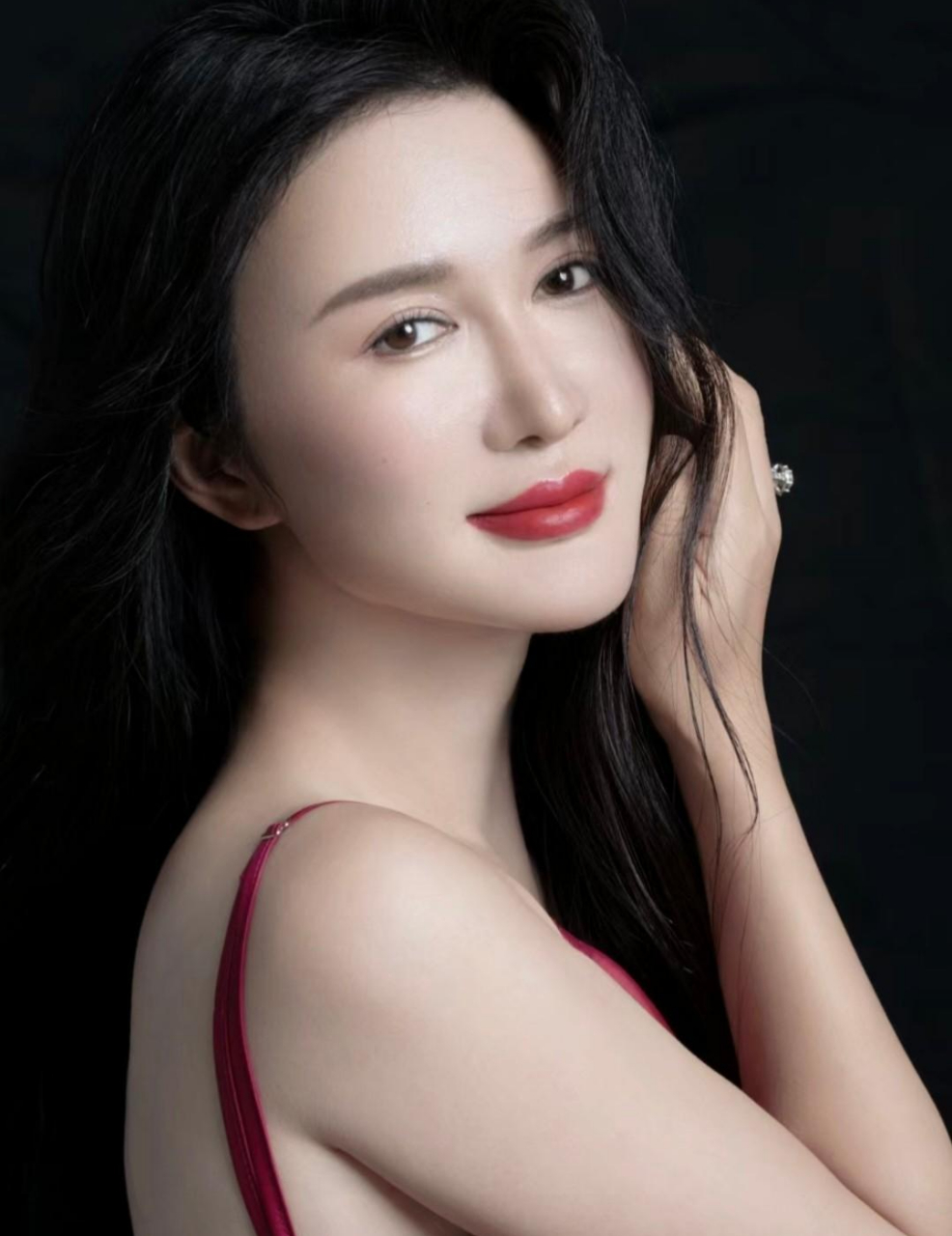 72岁张纪中导演与妻子杜星霖打破年龄界限,坚信"多子多福",积极迎接新