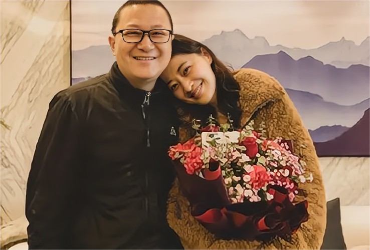 回顾曾剑娶二婚演员妻子梅婷婚后生一儿一女一家幸福甜蜜