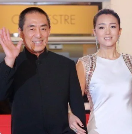 离婚后的巩俐,曾和张震因戏生情走到一起.