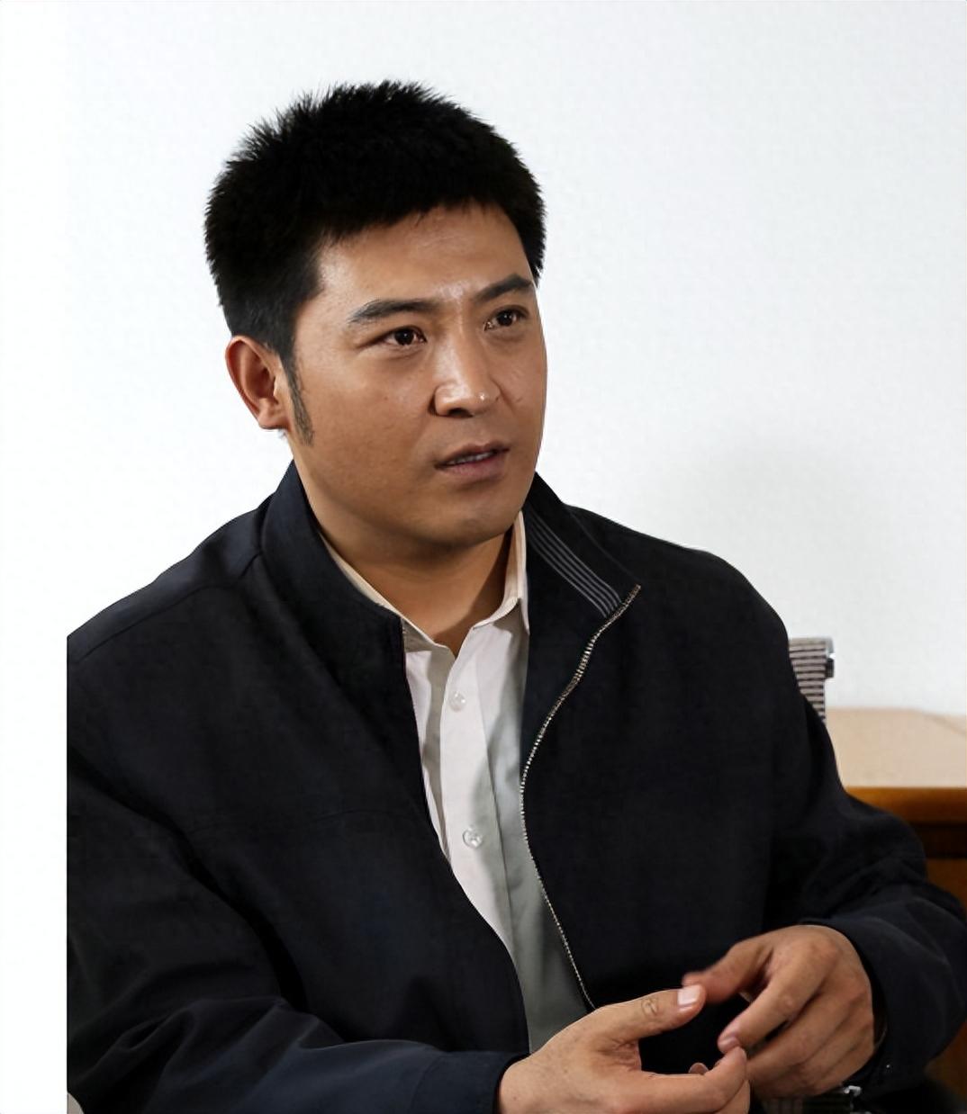 回顾演员孙涛娶平凡妻子李莉钱也归她管成名后更爱她