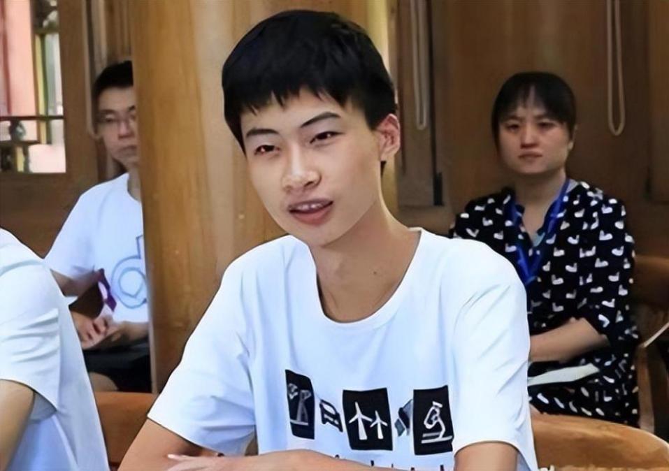 回顾靠捡破烂为生高考744分让清华校长跑家里的庞众望今怎样