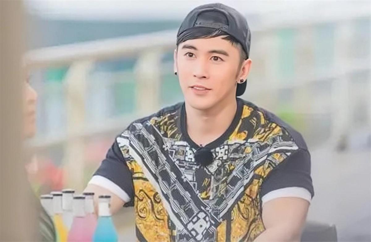 回顾张伦硕娶大12岁的钟丽缇做3个女儿的继父结婚8年恩爱如初