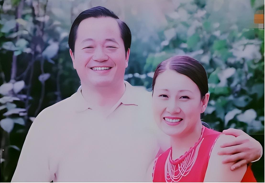 回顾演员张凯丽34岁嫁圈外老公婚后生一女今女儿成她的骄傲