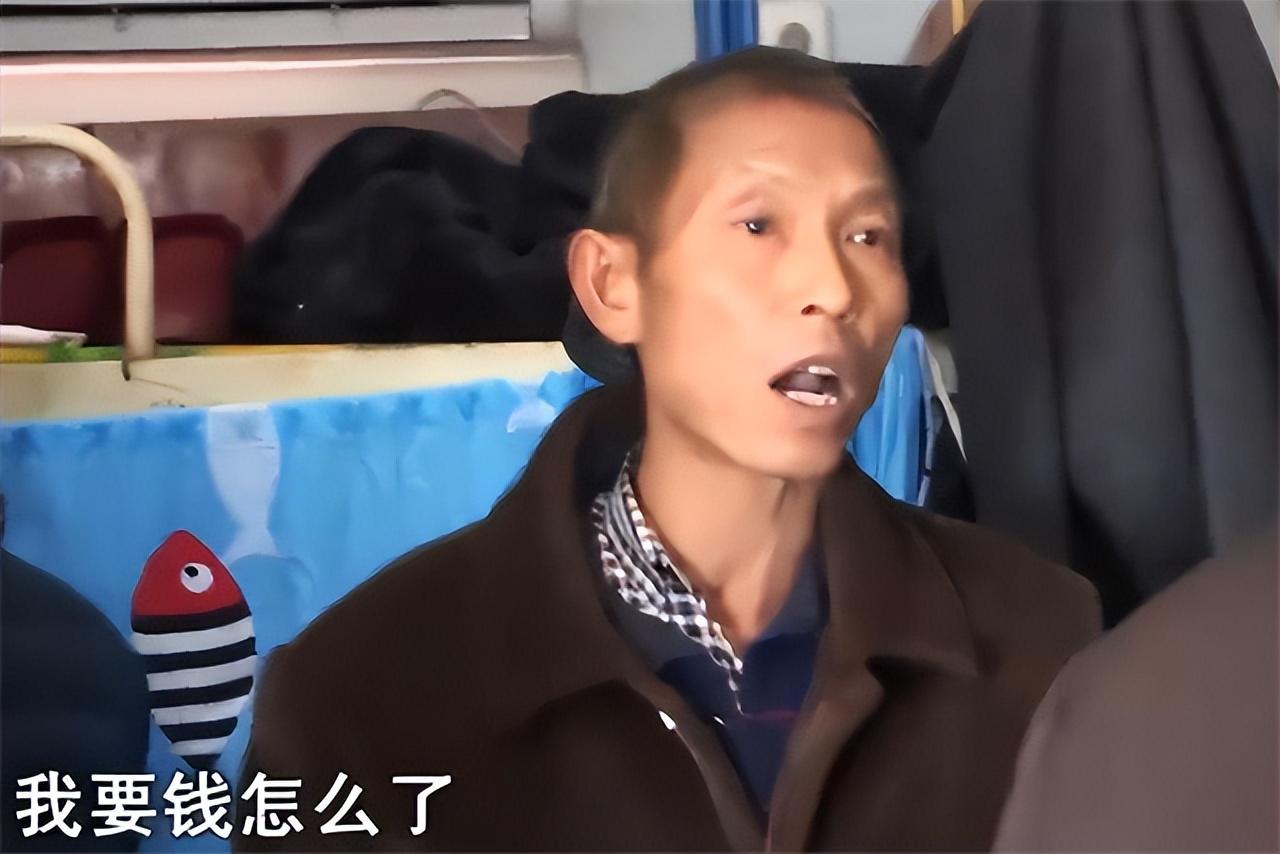 刘成夫妻的宿舍,离王新宇的工地并不远,他很快便找到了二人.