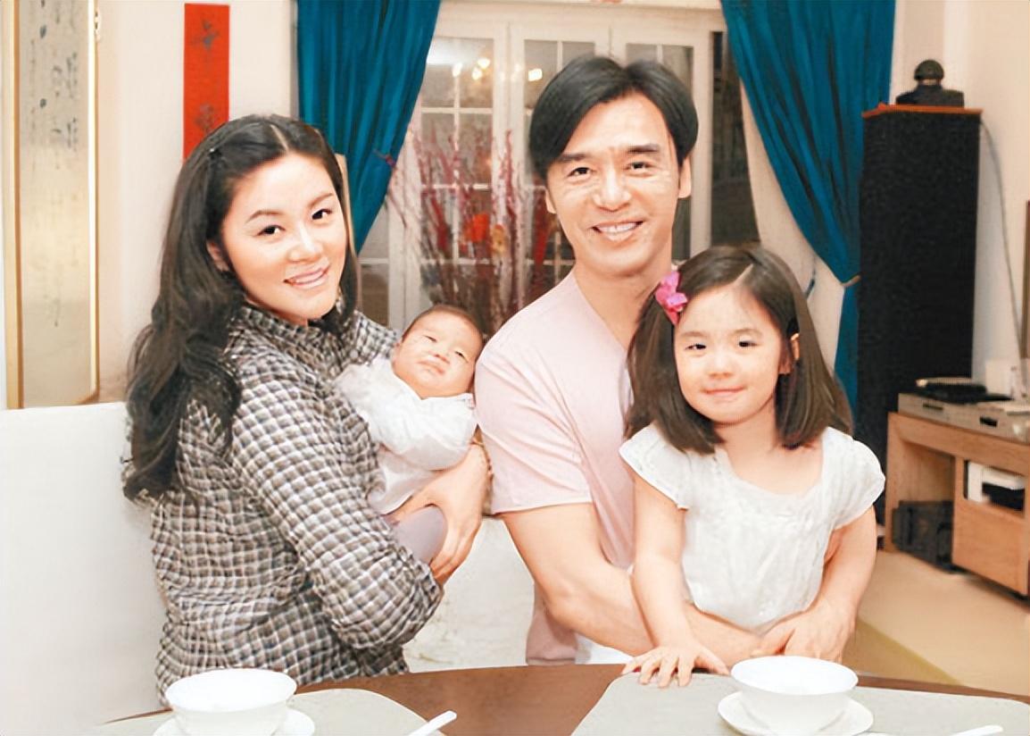 回顾钟镇涛拒绝前妻章小蕙复婚58岁当爸今有四个孩子很幸福