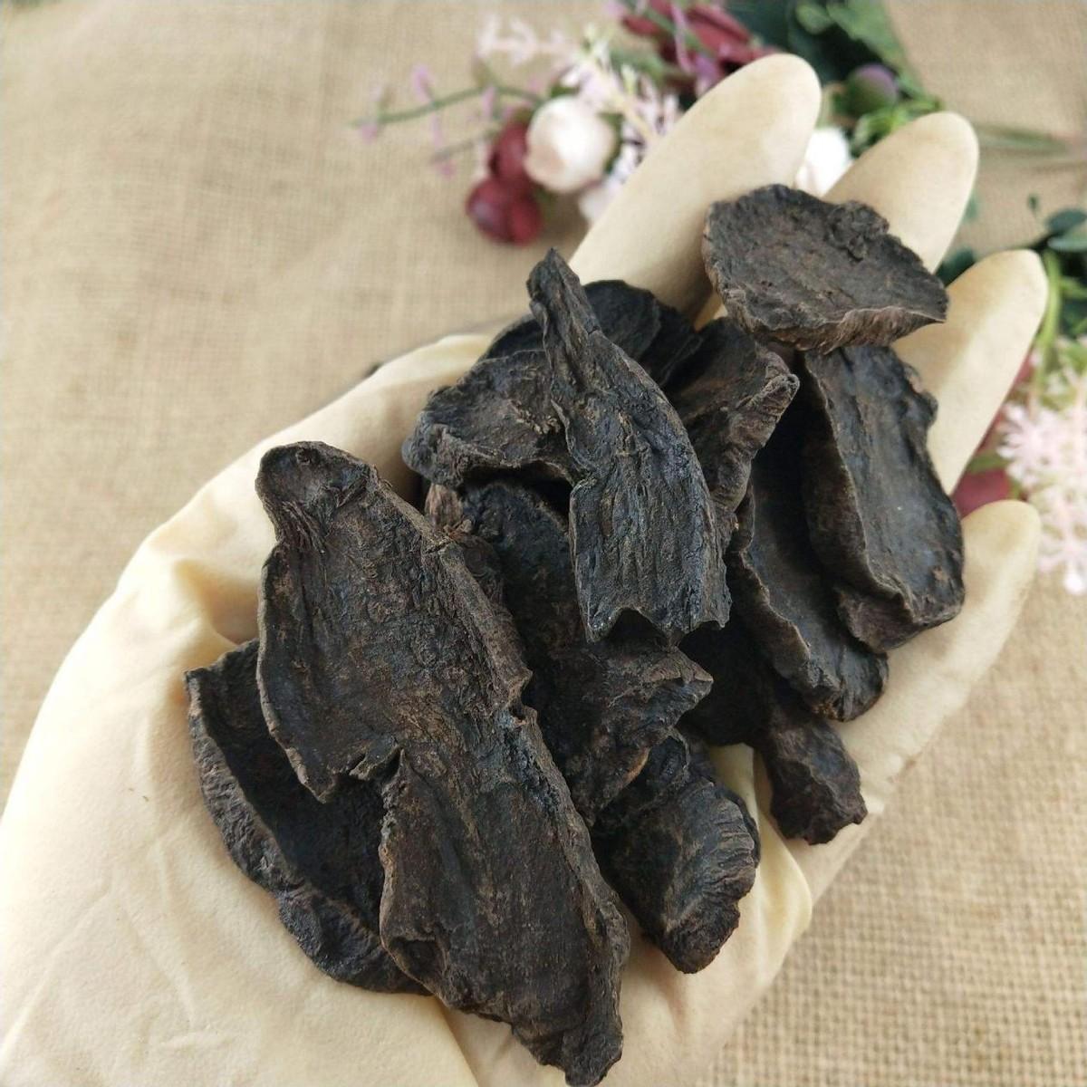 回顾:药铺晒草乌被偷,小偷泡酒饮用后身亡,药店店主赔4万