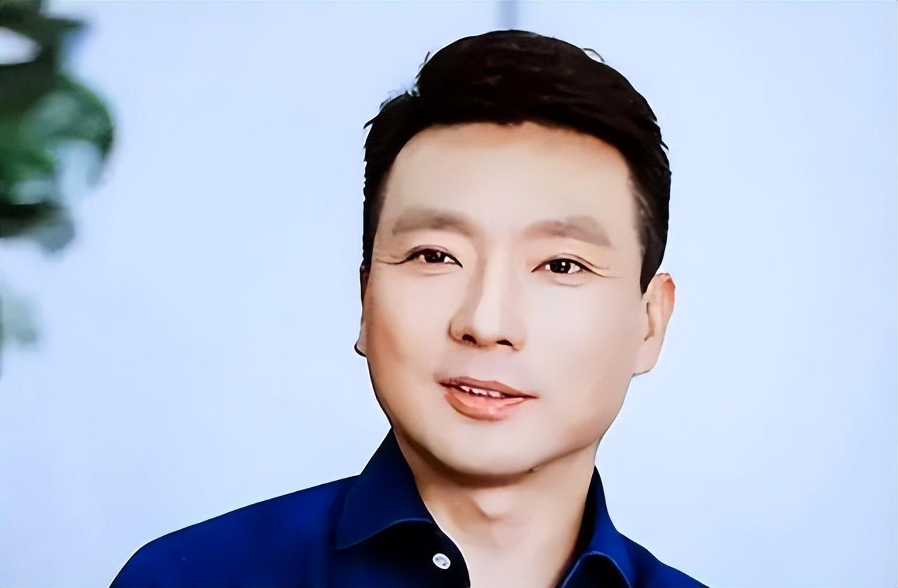 回顾康辉29岁娶初恋结婚25年无子对妻子恩爱有加