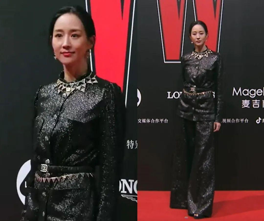 谭卓穿着一条紧身连衣裙搭配大衣,给人一种老板莅临剪彩仪式的感觉.