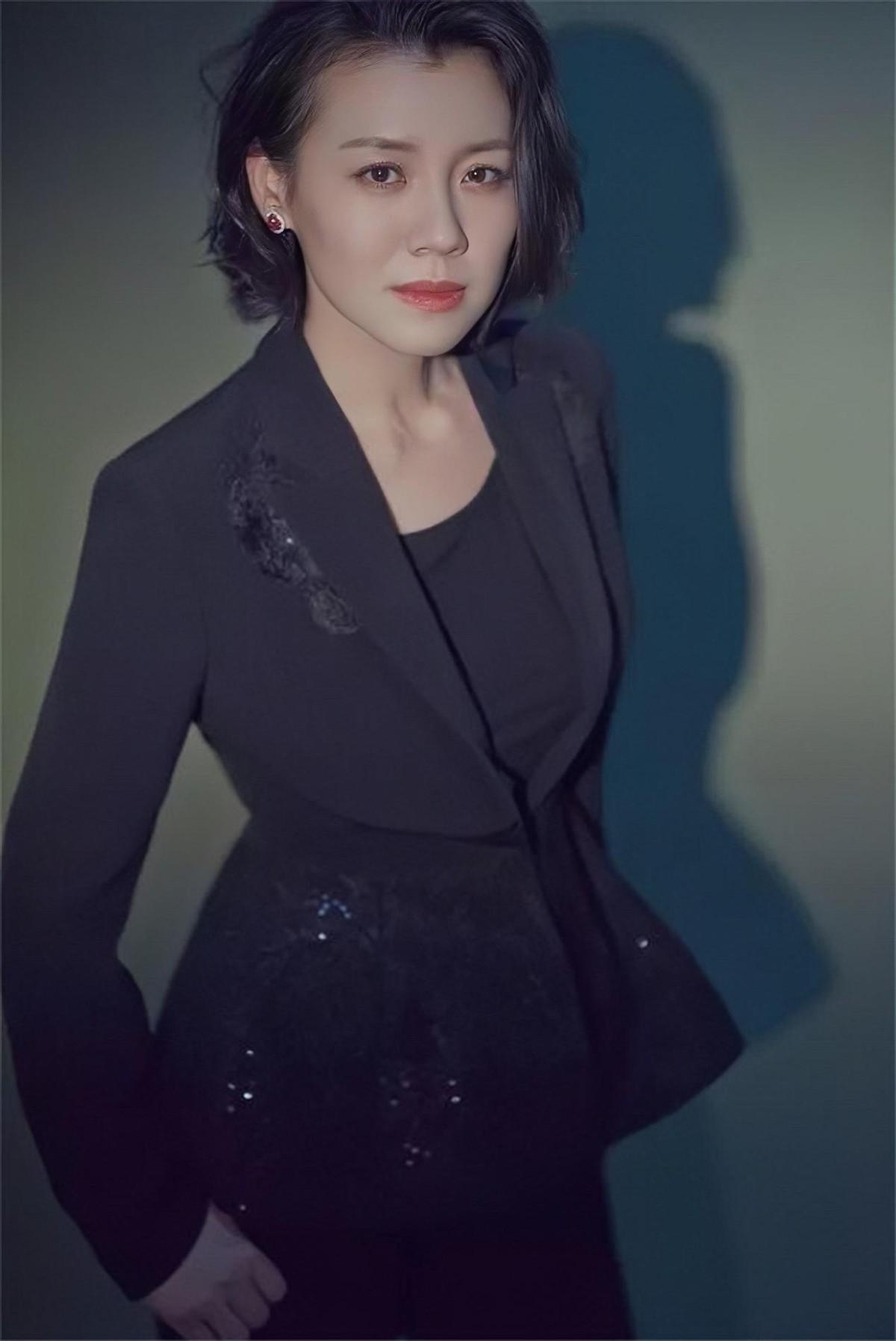 回顾刘琳与名导同居3年被抛弃转身下嫁穷小子48岁被婆家宠成宝