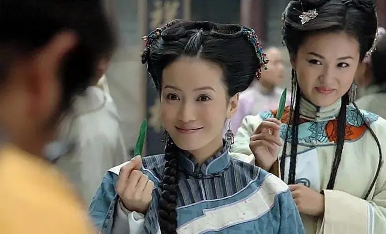 回顾演员胡小庭母亲瘫痪父亲截肢双亲离世后丈夫将她宠成宝