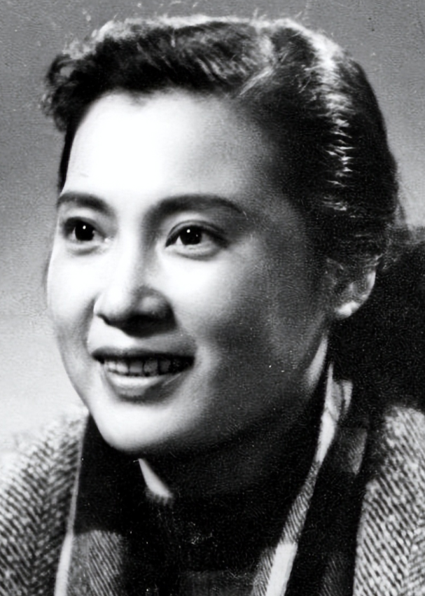 回顾演员秦怡一代人的女神命运曲折离奇100岁终能安享晚年