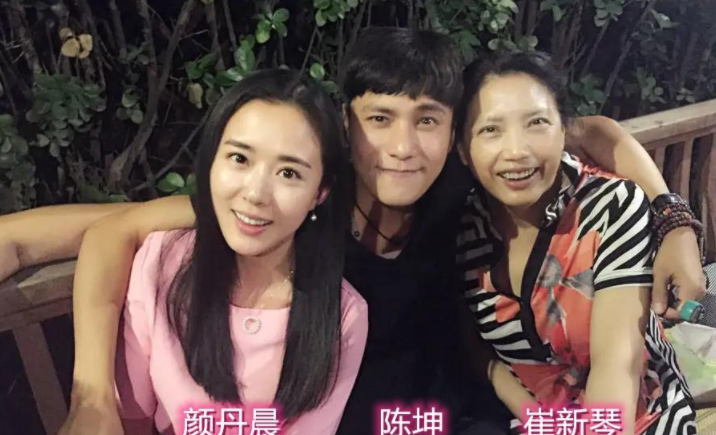 崔新琴看完剧本后,立即找到颜丹晨,给她特批一个月,让她去拍戏.